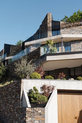 Villa W