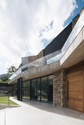 Villa W