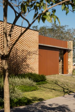House Aura