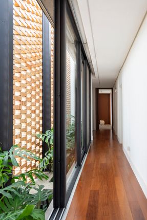 House Aura