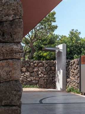 Stone Wall Stay House