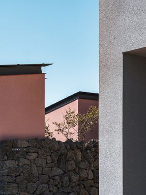 Stone Wall Stay House