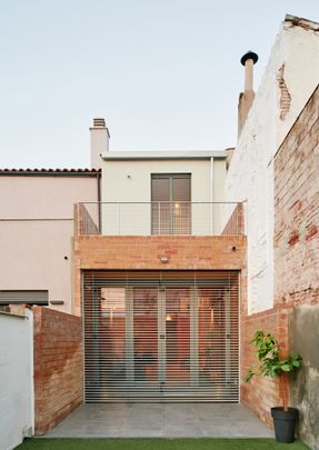 115ari Single-family Home Between Party Walls In Sabadell