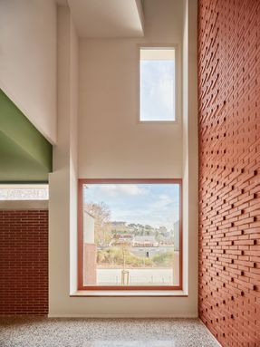 50 Social Housing Units – De Peus A Terra I El Cap Pels Núvols