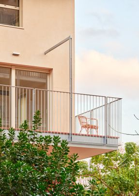 50 Social Housing Units – De Peus A Terra I El Cap Pels Núvols
