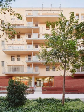 50 Social Housing Units – De Peus A Terra I El Cap Pels Núvols