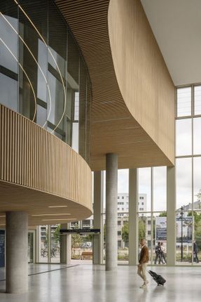 Multimodal Hub and Offices