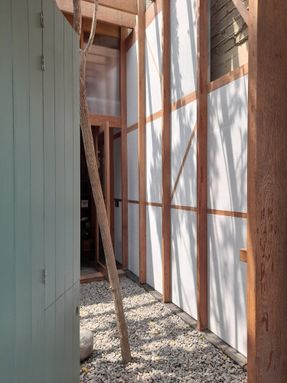 Inhabited Work in Huayruro