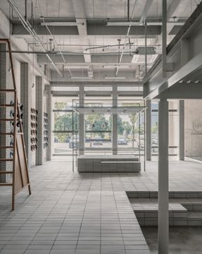 HumCustom Factory Exhibition Hall