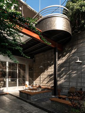 Fours Bakery Signature