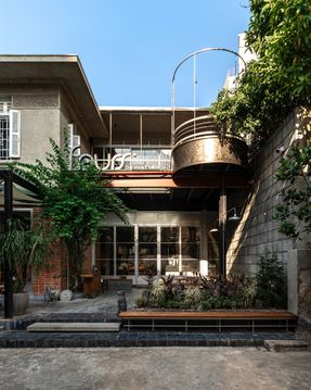 Fours Bakery Signature