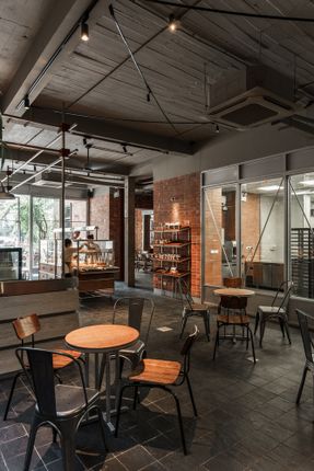 Fours Bakery Signature