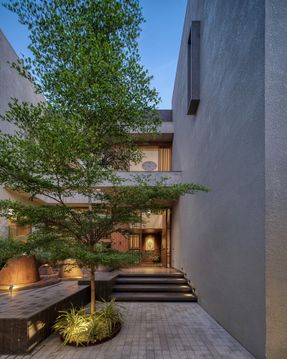 The House Of Parallel Walls