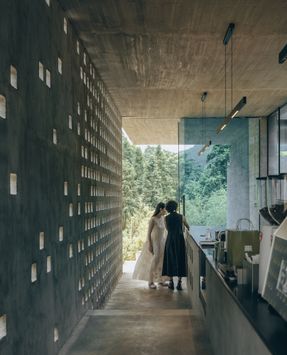 Half-Mountain Cloud Station