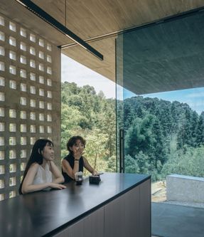 Half-Mountain Cloud Station