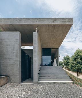 Half-Mountain Cloud Station