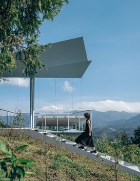 Half-Mountain Cloud Station