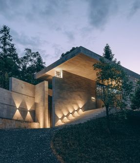 Half-Mountain Cloud Station