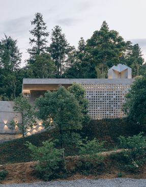 Half-Mountain Cloud Station