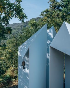 Half-Mountain Cloud Station