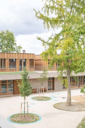 Hélène Carrère D'encausse School