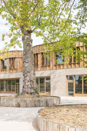 Hélène Carrère D'encausse School