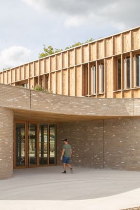 Hélène Carrère D'encausse School