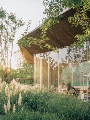 LuxeIsland Restaurant