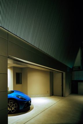 Garage House In Toyonaka