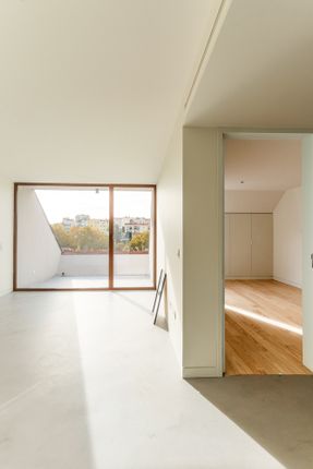 Montisnava Residential Building