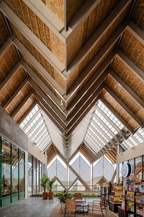 Central Nakhon Pathom