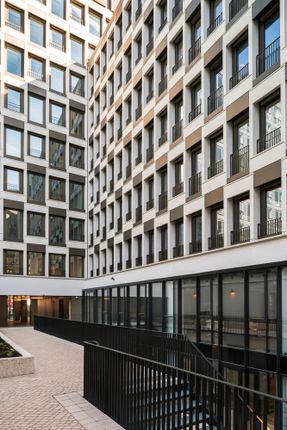 Grande Armée L1ve Office Building