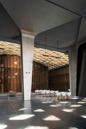 Grande Armée L1ve Office Building