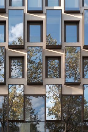 Grande Armée L1ve Office Building