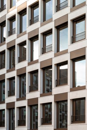 Grande Armée L1ve Office Building