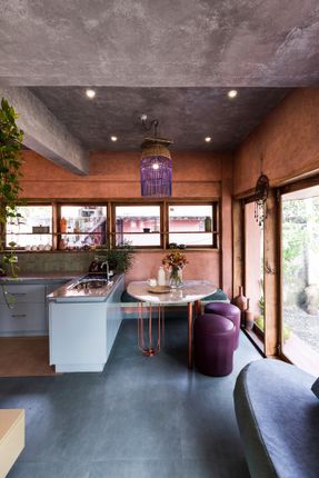 Koodu Weaving A Nest