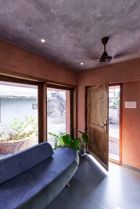 Koodu Weaving A Nest