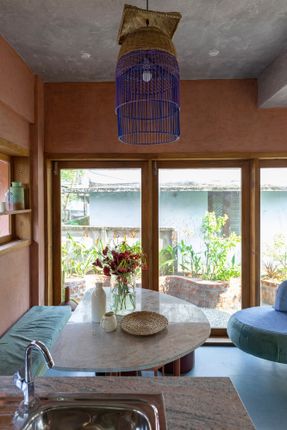 Koodu Weaving A Nest