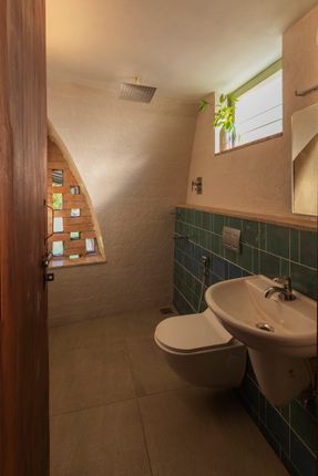 Koodu Weaving A Nest