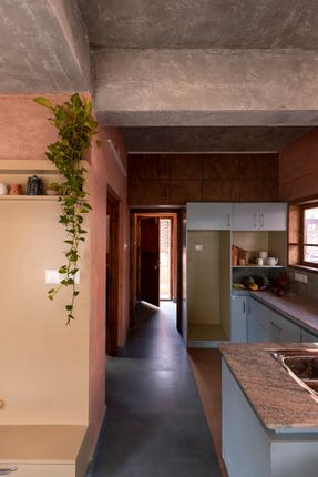 Koodu Weaving A Nest