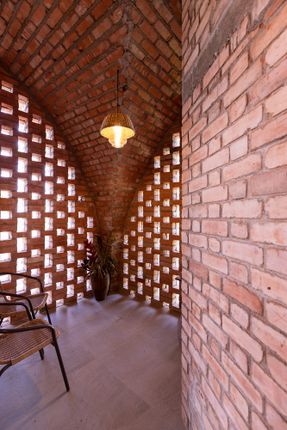 Koodu Weaving A Nest