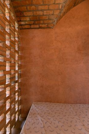 Koodu Weaving A Nest