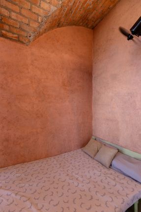 Koodu Weaving A Nest