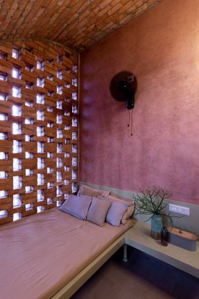 Koodu Weaving A Nest