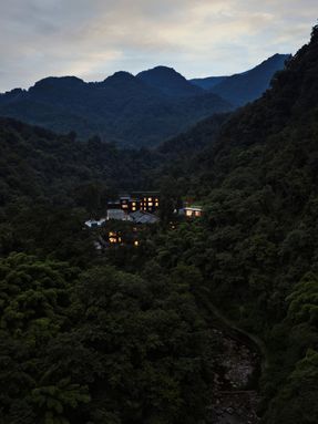 Zoland·emei, Resort