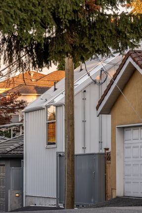 Anzio Laneway House