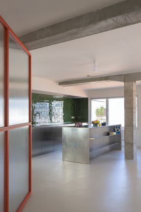 Villa T