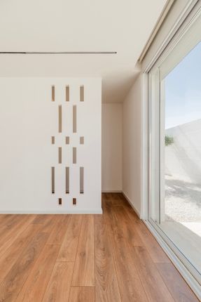 Tneib House