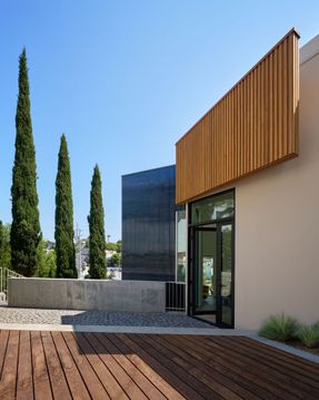 Ivan Hill Adu Residence