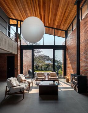 Gralhas House